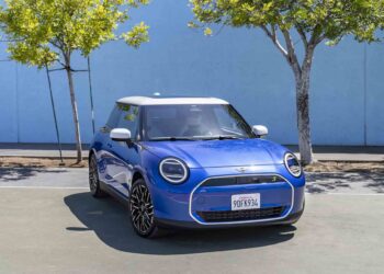 Elektrické Mini Cooper a Countryman představeny na autosalonu v Mnichově v roce 2023