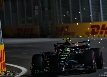 Hamilton lituje volby nastavení pro „nejtěžší auto, které jsem kdy řídil“